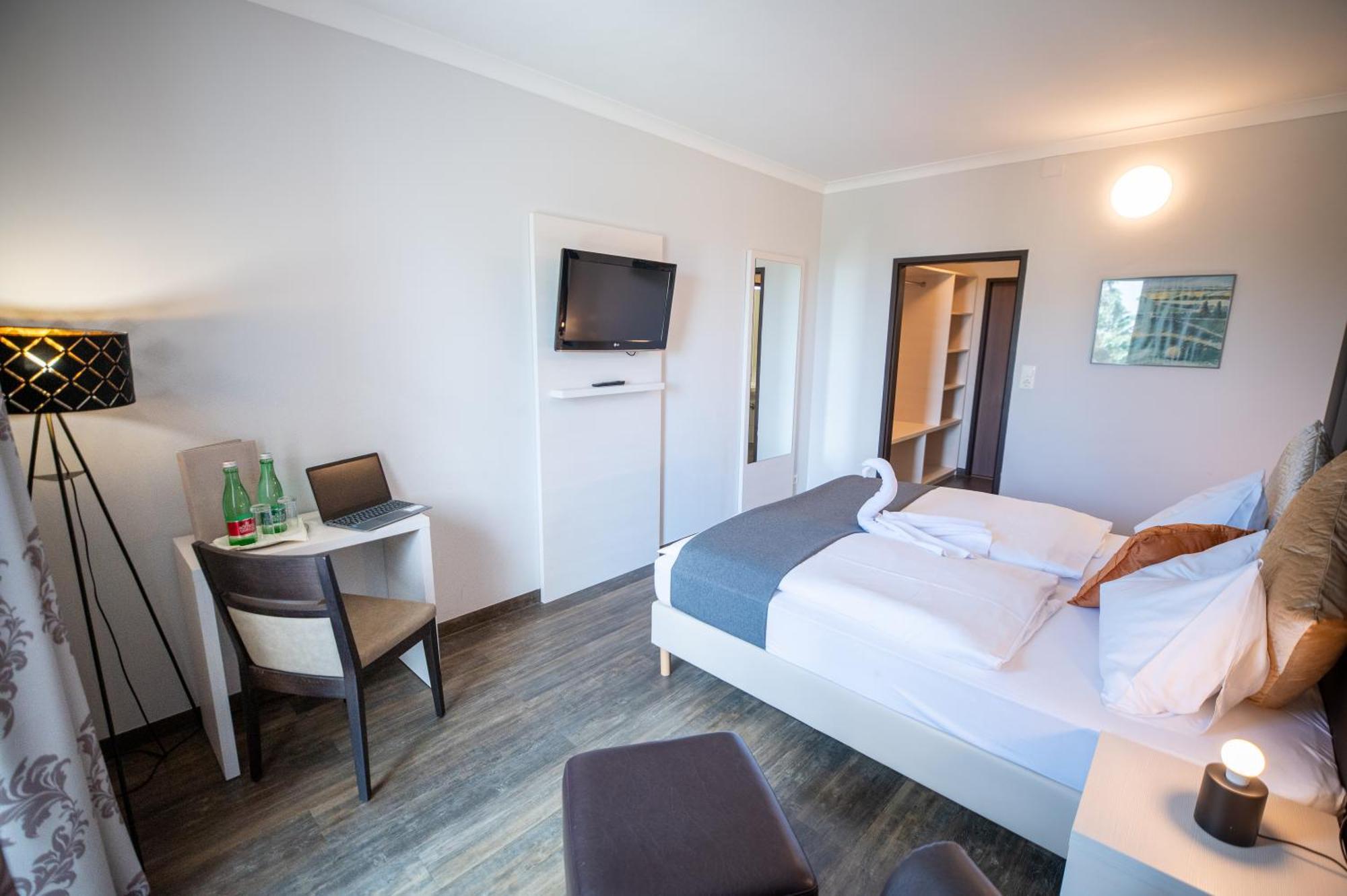 Hotel Marc Aurel Petronell Ngoại thất bức ảnh